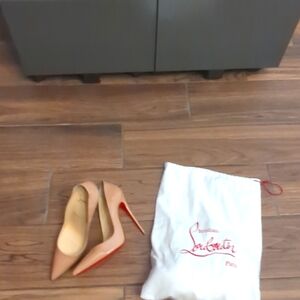 Christian Louboutin size 39 nude So Kate Pump